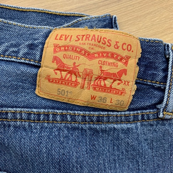 🔹Vintage Levi’s 501 Straight Jeans (36 x 30) - Picture 2 of 7